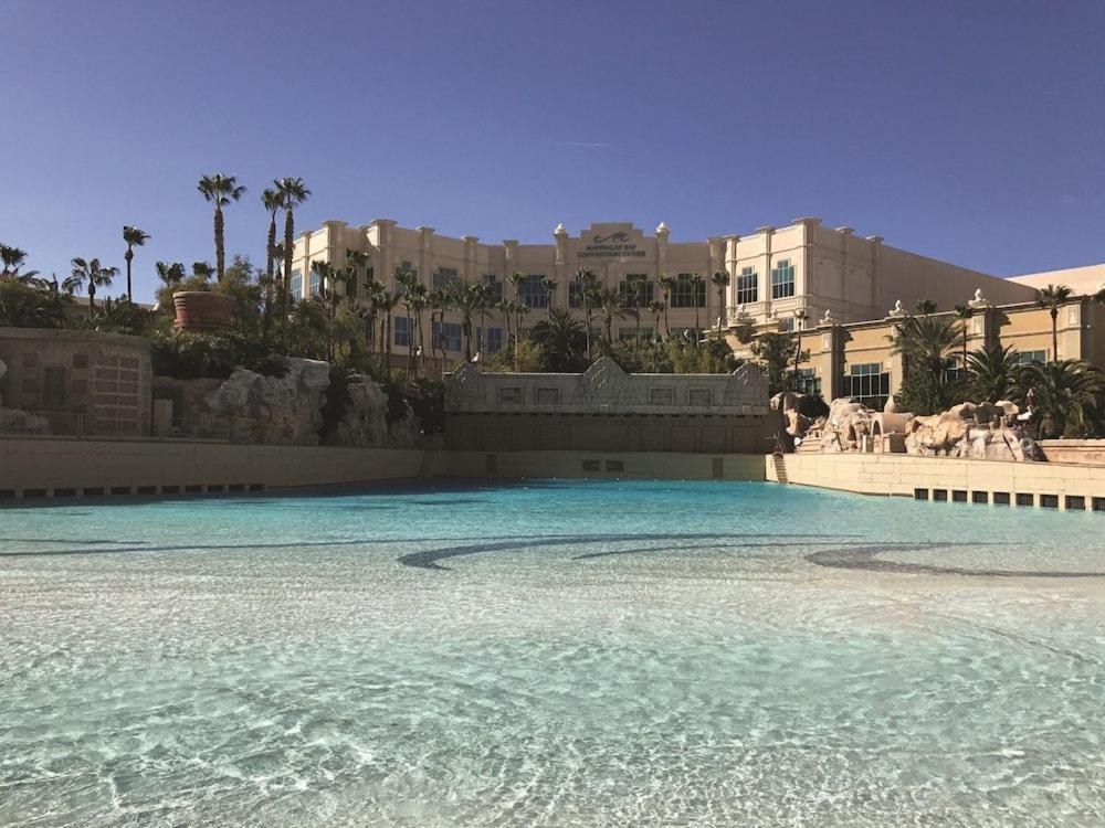 Mandalay Bay Resort And Casino By Suiteness 라스베이거스 외부 사진